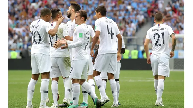 NO LO FESTEJÓ. Griezmann es el único que sonríe de los jugadores de Francia (Foto: Getty).