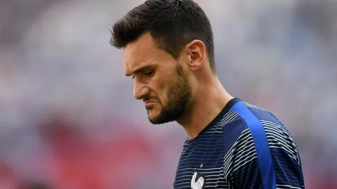 NO LE SINTIÓ EL SABOR. Hugo Lloris protagonizó la curiosidad del primer tiempo entre Uruguay-Francia (Foto: Getty).