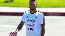 EL VIKINGO. Nicolás Otamendi con los botines antes del entrenamiento con la Selección Argentina (Foto: Getty).