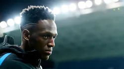 Yerry Mina debe regresar a Barcelona para sumarse a la pretemporada, aunque su futuro es incierto.