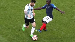 N'golo Kante quitándole un balón a Messi