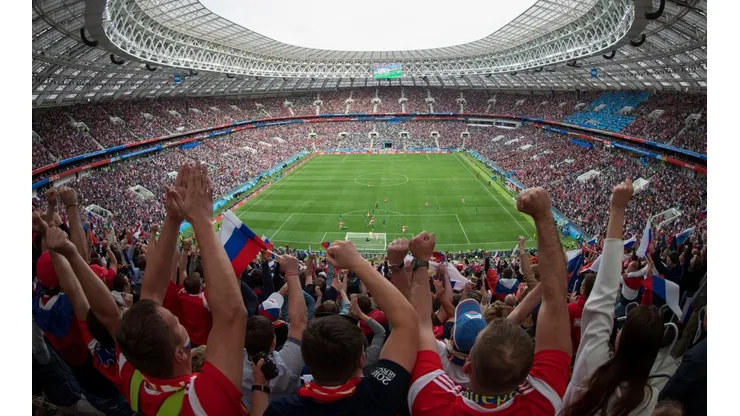 CADA DOS AÑOS. El festejos de los fanáticos rusos en el partido inaugural contra Arabia Saudita (Foto: Getty).