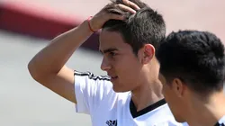 CAMBIO DE PELO. Paulo Dybala se cansó de su color y se pintó de plateado (Foto: Getty).