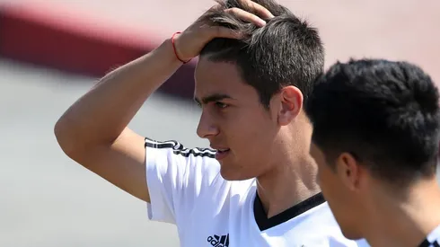 CAMBIO DE PELO. Paulo Dybala se cansó de su color y se pintó de plateado (Foto: Getty).