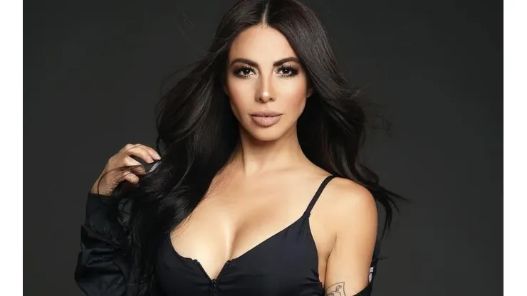 Recuperada de la eliminación, Jimena Sánchez puso a arder las redes tirada en el suelo y en colaless