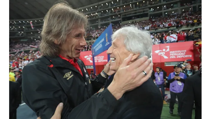 HISTORIA PURA. Ricardo Gareca y José Pekerman en las Eliminatorias rumbo a Rusia 2018 (Foto: Getty).