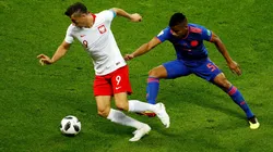 LA SOMBRA BARRIOS. Wilmar Barrios no deja tranquilo a Lewandowski en Colombia-Polonia (Foto: Getty).