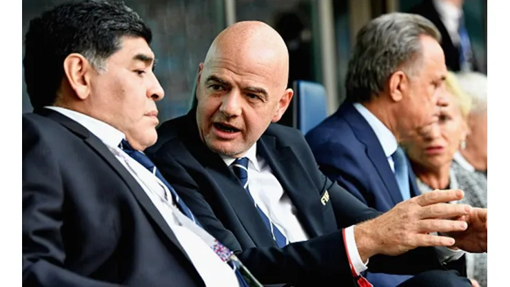 FIFA manda a callar a Maradona