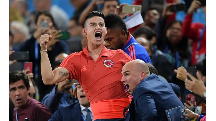 James Rodríguez vivió apasionadamente la definición por penales junto a Cambiasso.