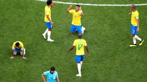 Previo a los cuartos de final, hay preocupación en Brasil por los dolores de Paulinho