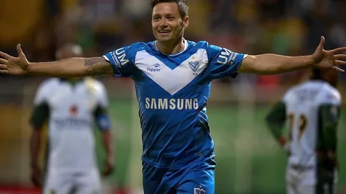 ABRE LOS BRAZOS. Mauro Zárate se despidió de Vélez y llegará a Boca.