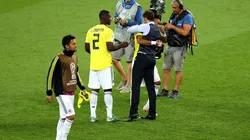 PREMIO FAIR PLAY. Southgate consuela a los jugadores de Colombia tras la eliminación (Foto: Getty).