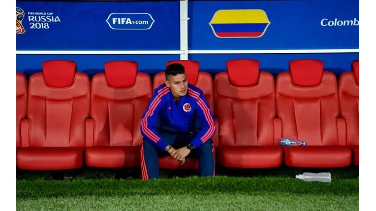 FRUSTRACIÓN. La imagen que vale mil palabras de James Rodríguez en el banco de suplentes.