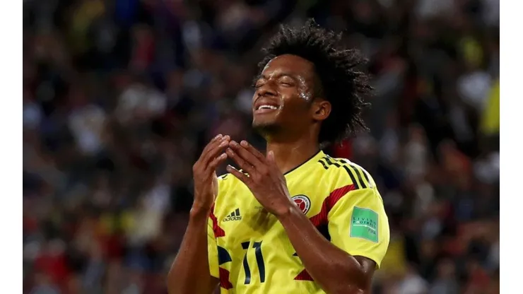 Juan Guillermo Cuadrado se lamenta por el gol errado.