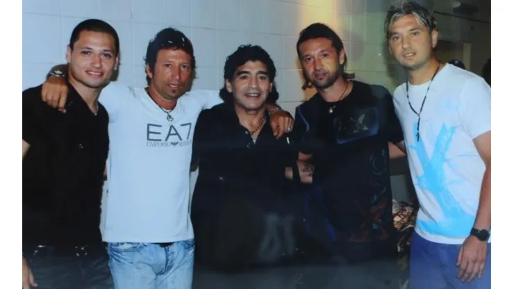 VIEJOS TIEMPOS. La dinastía junto a Diego Maradona hace ya una década.