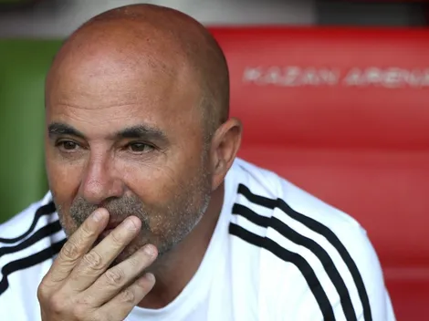 En medio de la incertidumbre, Sampaoli viajará en el mismo avión que Acuña