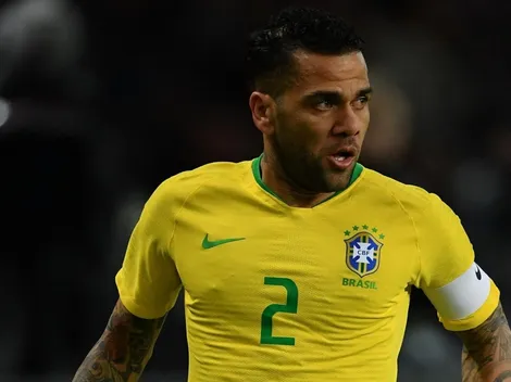Le faltaba caminar por las paredes: Dani Alves festejó como loco el gol de Brasil