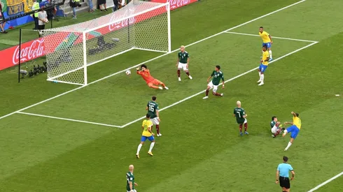 Memo Ochoa se la volvió a sacar a Coutinho.