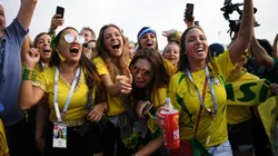 Hinchas de Brasil se burlan de Argentina en la previa de su partido