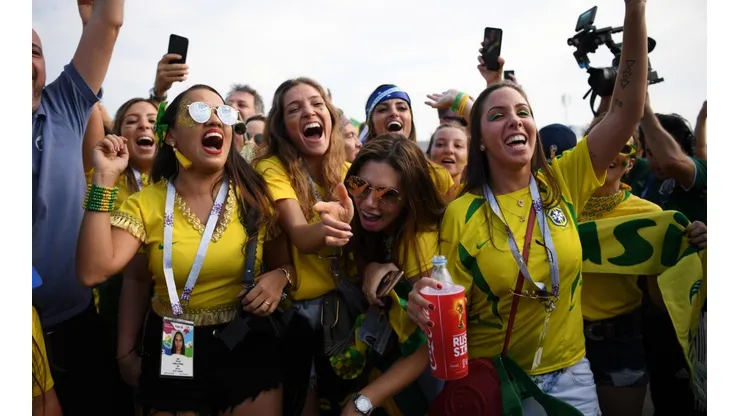 Hinchas de Brasil se burlan de Argentina en la previa de su partido