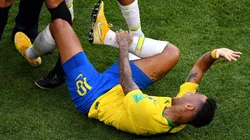 Foto de Layún pisándolo a Neymar.