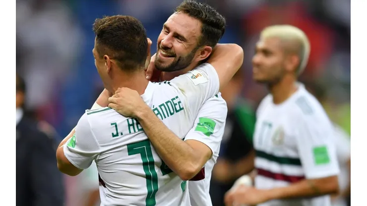 Chicharito y Layún se platinaron de cara al partido contra Brasil.