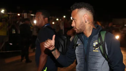 Brasil fue recibido por una multitudinaria afición brasileña en su llegada a Samara