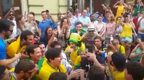Foto de los brasileros burlándose de argentinos