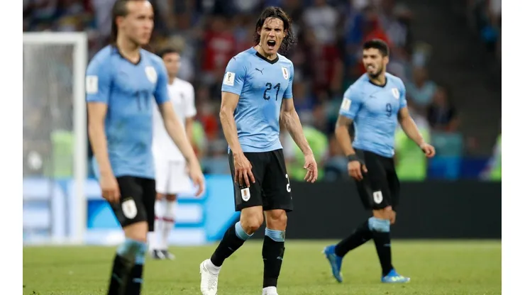 EL MATADOR. Cavani alienta a sus compañeros en pleno partido entre Uruguay y Portugal (Foto: Getty).