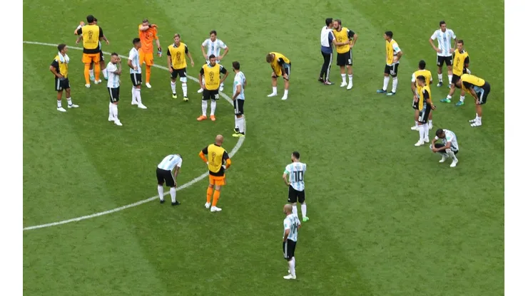 SIN NADA. Los jugadores de la Selección Argentina tras el partido contra Francia (Foto: Getty).