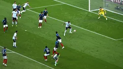 EL MOMENTO EXACTO. El remate de Messi y el desvío de Mercado para el 2-1 de Argentina (Foto: Getty).