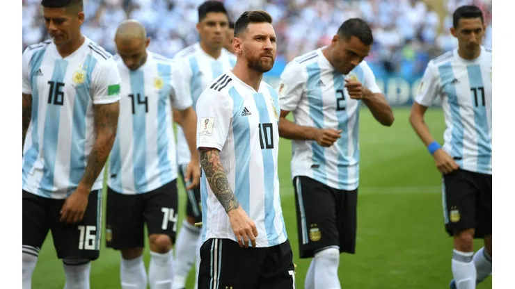 EL COMANDANTE. Lionel Messi delante de sus compañeros antes de arrancar Francia-Argentina (Foto: Getty).