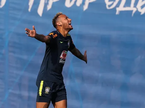 Todo risas en Brasil: Neymar practica cómo tirarse en los entrenamientos