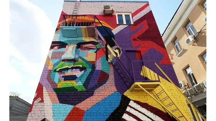 CASA DE CRISTIANO. El mural que se exhibe en un edificio de Kazán durante el Mundial.