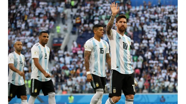 EL COMANDANTE. Lionel Messi agradece el apoyo del público ante Nigeria (Foto: Getty).
