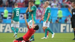 A los jugadores de Corea del Sur los recibieron con huevazos y almohadonazos