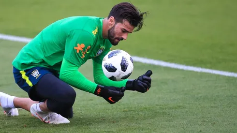 Alisson Becker estaría cerca del Chelsea