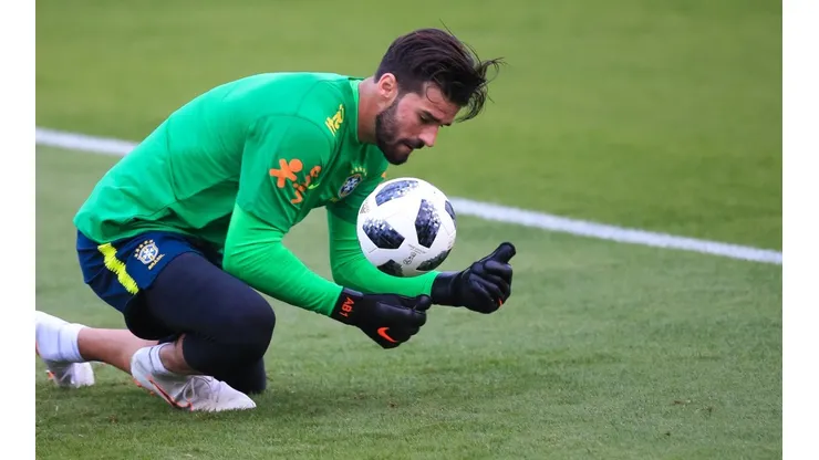 Alisson Becker estaría cerca del Chelsea