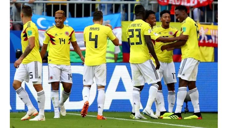 Los jugadores de Colombia festejan el gol de Yerry Mina