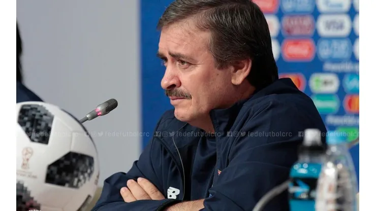El seleccionador afirmó que regresará al país a reunirse con su familia