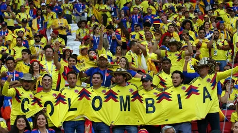 La hinchada colombiana alentando a su equipo en Rusia. (Foto: Getty)