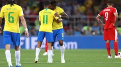 LA DUPLA. Paulinho y le agradece a Philippe Coutinho por la asistencia con Brasil (Foto: Getty).