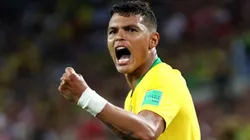 Thiago Silva celebra su tanto ante Serbia.