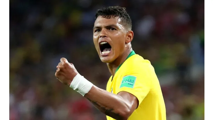 Thiago Silva celebra su tanto ante Serbia.
