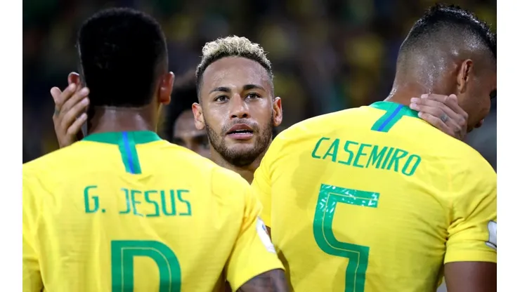 PRIMEROS. Neymar junto a Gabriel Jesús y Casemiro en el triunfo de Brasil (Foto: Getty).