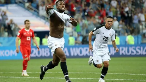 Kendall Waston celebra la conquista de Costa Rica.