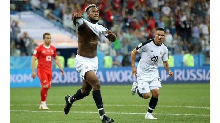 Kendall Waston celebra la conquista de Costa Rica.