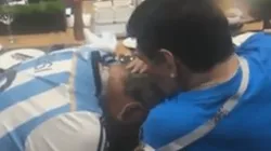 El video de un hincha que conoció a Maradona y lloró en sus brazos