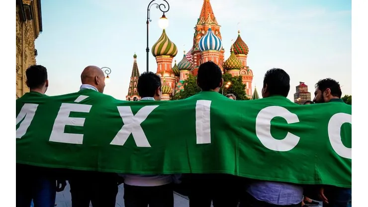 ¡Hay ambiente! La hinchada mexicana llegó a Ekaterimburgo y repletó el estadio