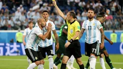 Mascherano, amonestado luego del penal ante Nigeria